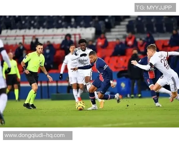 欧联杯激战拜仁与巴黎圣日耳曼零平乌龙球瞬间引发全场热议